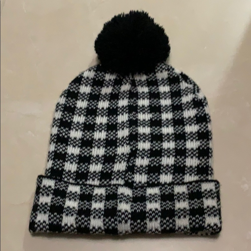Black and white winter beanie // never worn - Picture 2 of 5